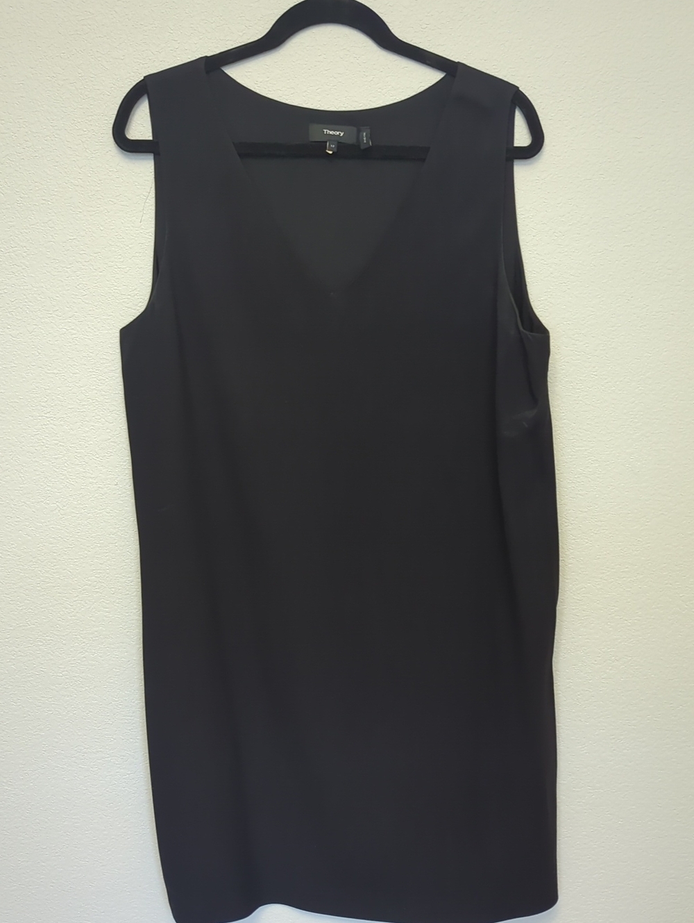 Theory Size 12 Classic Sleeveless Shift Dress in Black